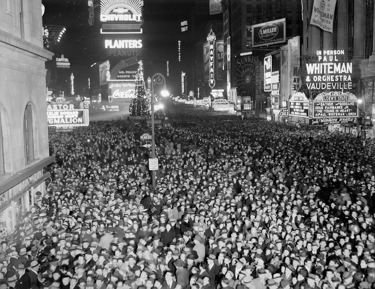 The First Ever Times Square Ball Drop Was Held Atop the New York Times Headquarters in 1907, Starting a Cherished Tradition